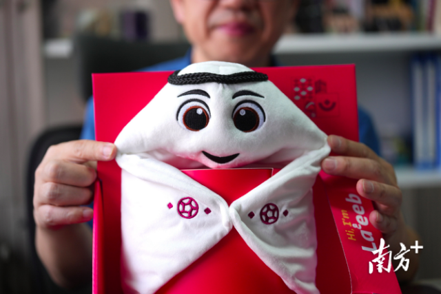 世界杯吉祥物拉伊卜（la'eeb）毛绒玩具。